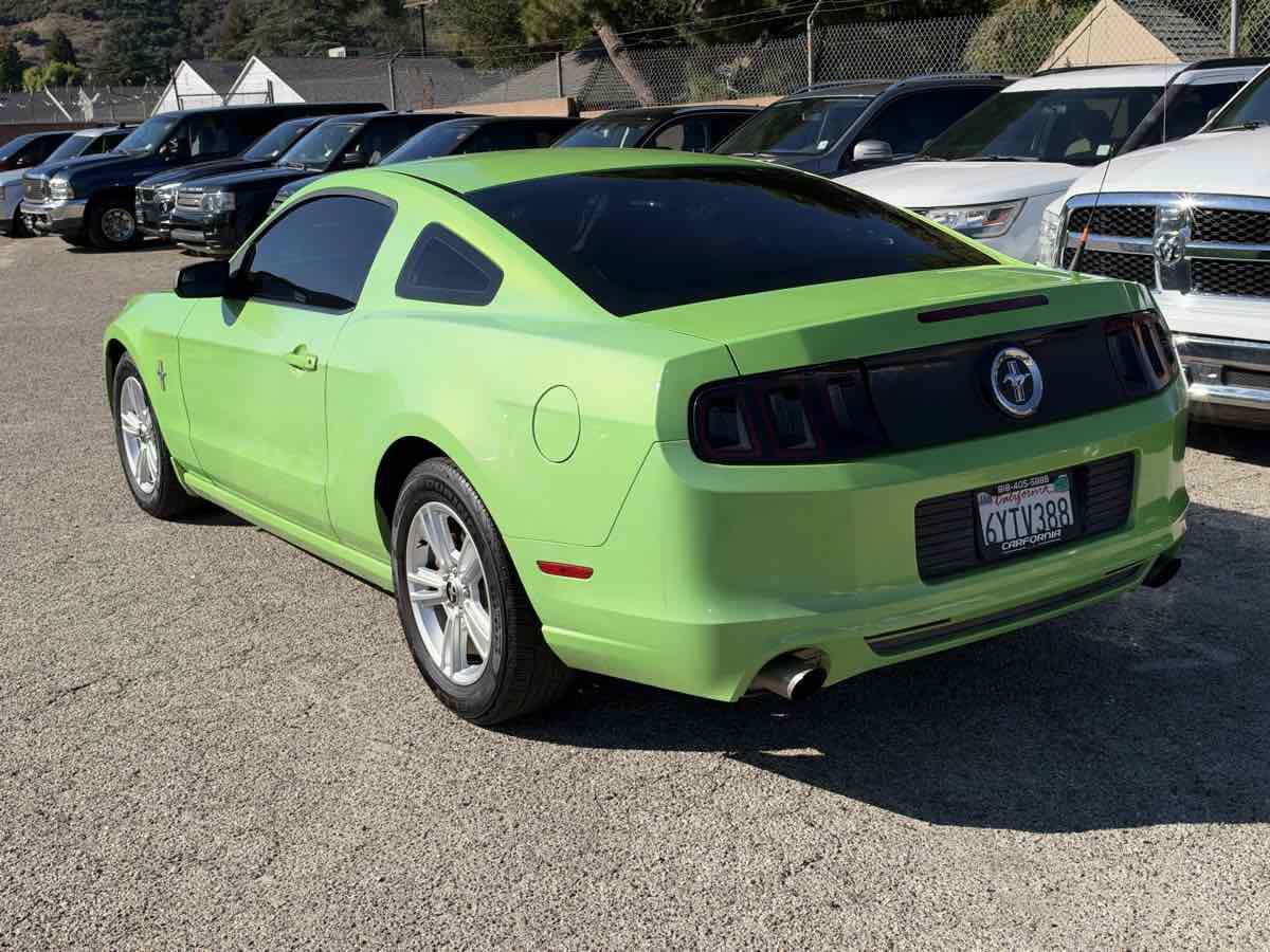 Used 2013 Ford Mustang Coupe RWD image 4