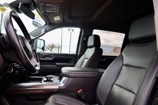 Used 2024 Chevrolet Silverado 2500 LTZ w/ LTZ Convenience Package image 2