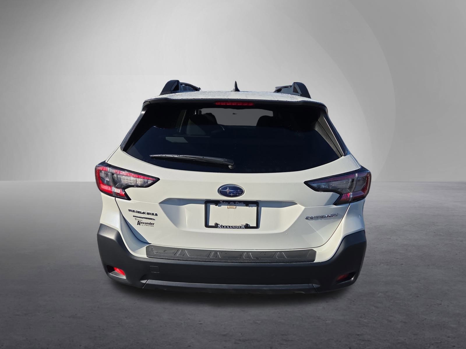 Used 2023 Subaru Outback Premium image 4