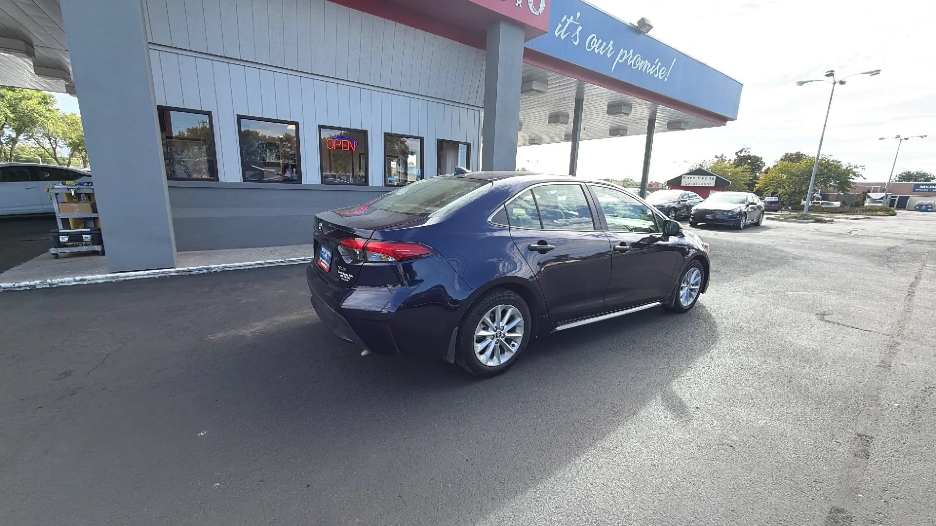 Used 2021 Toyota Corolla XLE w/ Carpet Mat Package (TMS) FWD image 6
