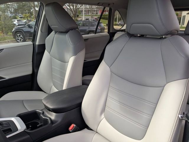 Used 2025 Toyota RAV4 XLE Premium image 24
