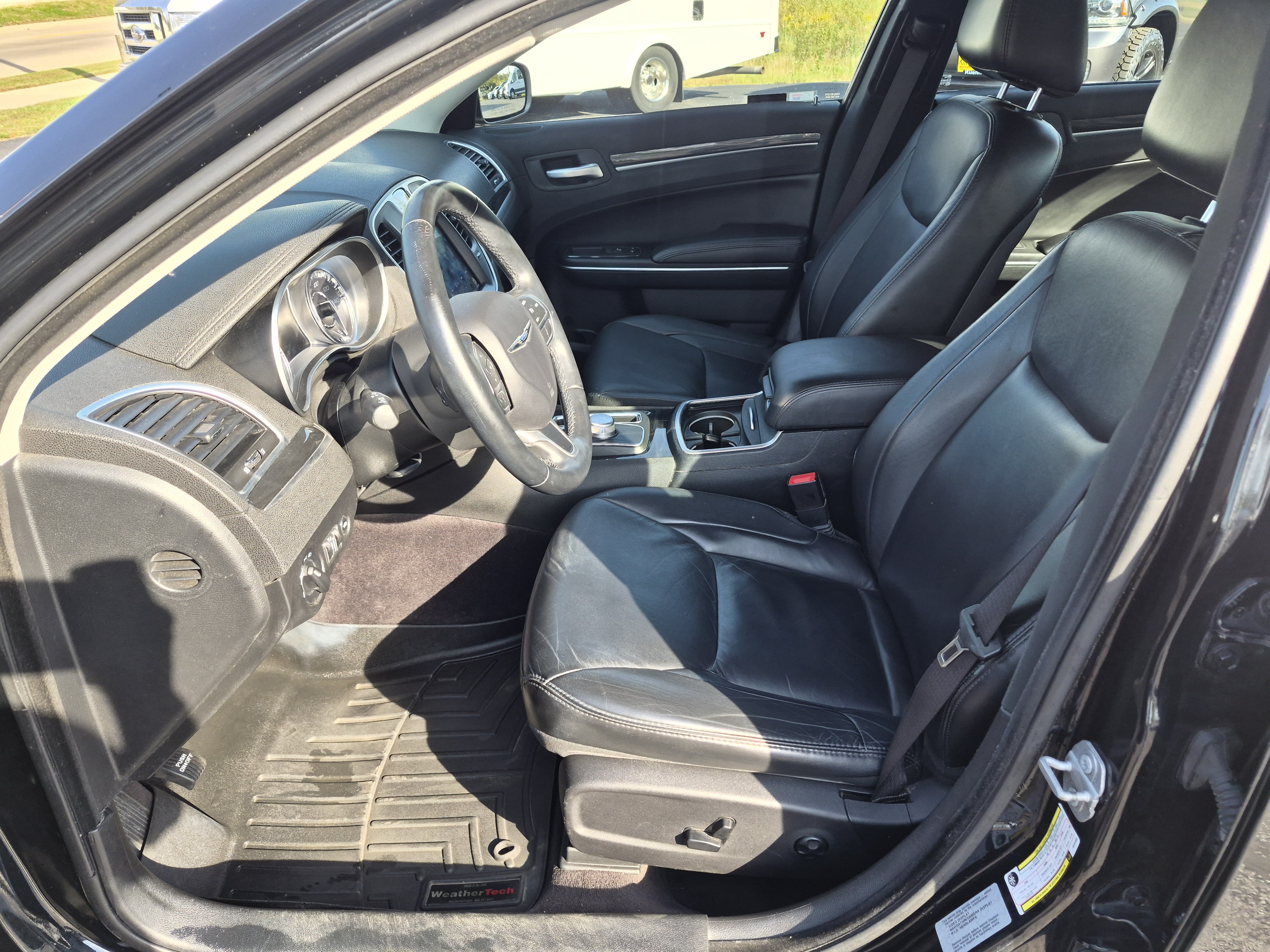 Used 2017 Chrysler 300 Limited AWD/4WD image 9