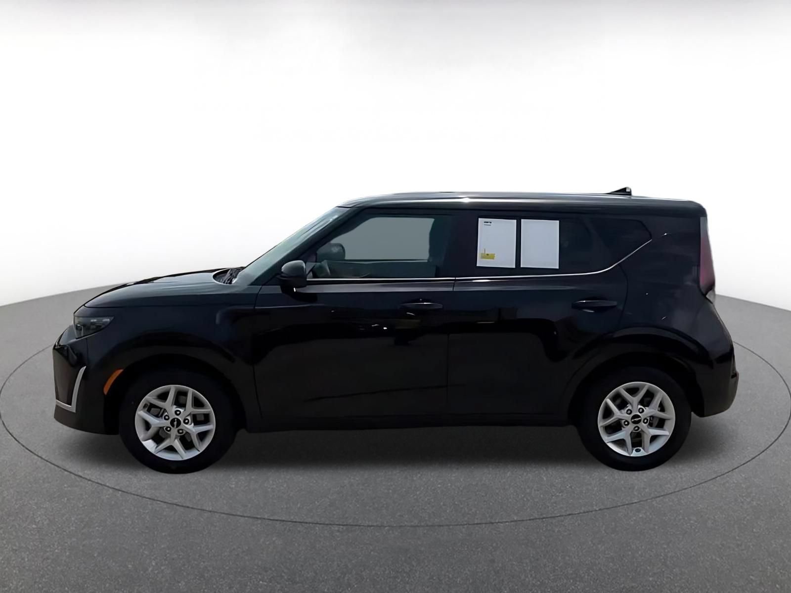 Used 2025 Kia Soul LX w/ LX Technology Package FWD image 7