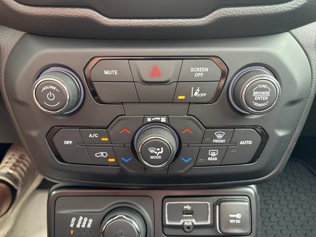 Used 2023 Jeep Renegade Altitude w/ Sun/Sound Group AWD/4WD image 18