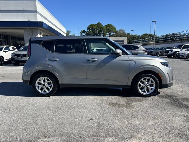 Used 2024 Kia Soul LX w/ Option Group 015 FWD image 3