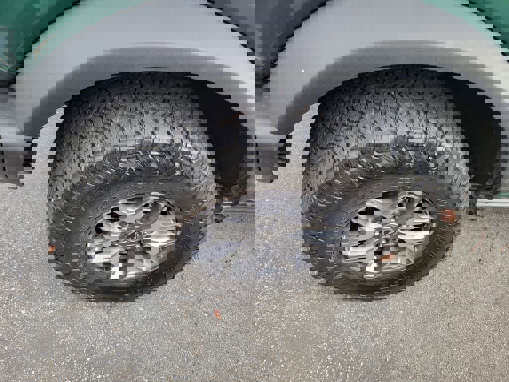 Used 2025 Ford Bronco Badlands image 2