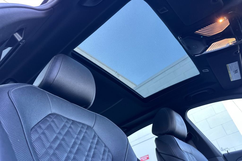 Used 2023 BMW 530e w/ Convenience Package image 17