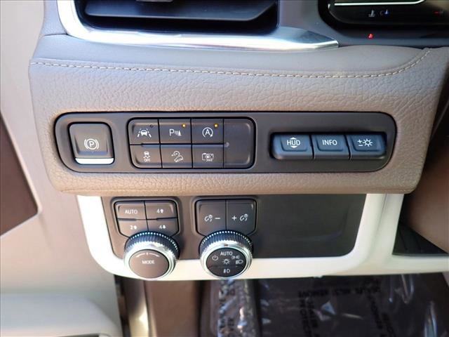 Used 2023 GMC Yukon XL Denali AWD/4WD image 19