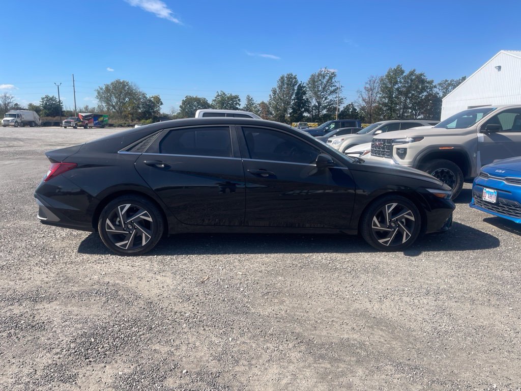 Used 2025 Hyundai Elantra SEL FWD image 5