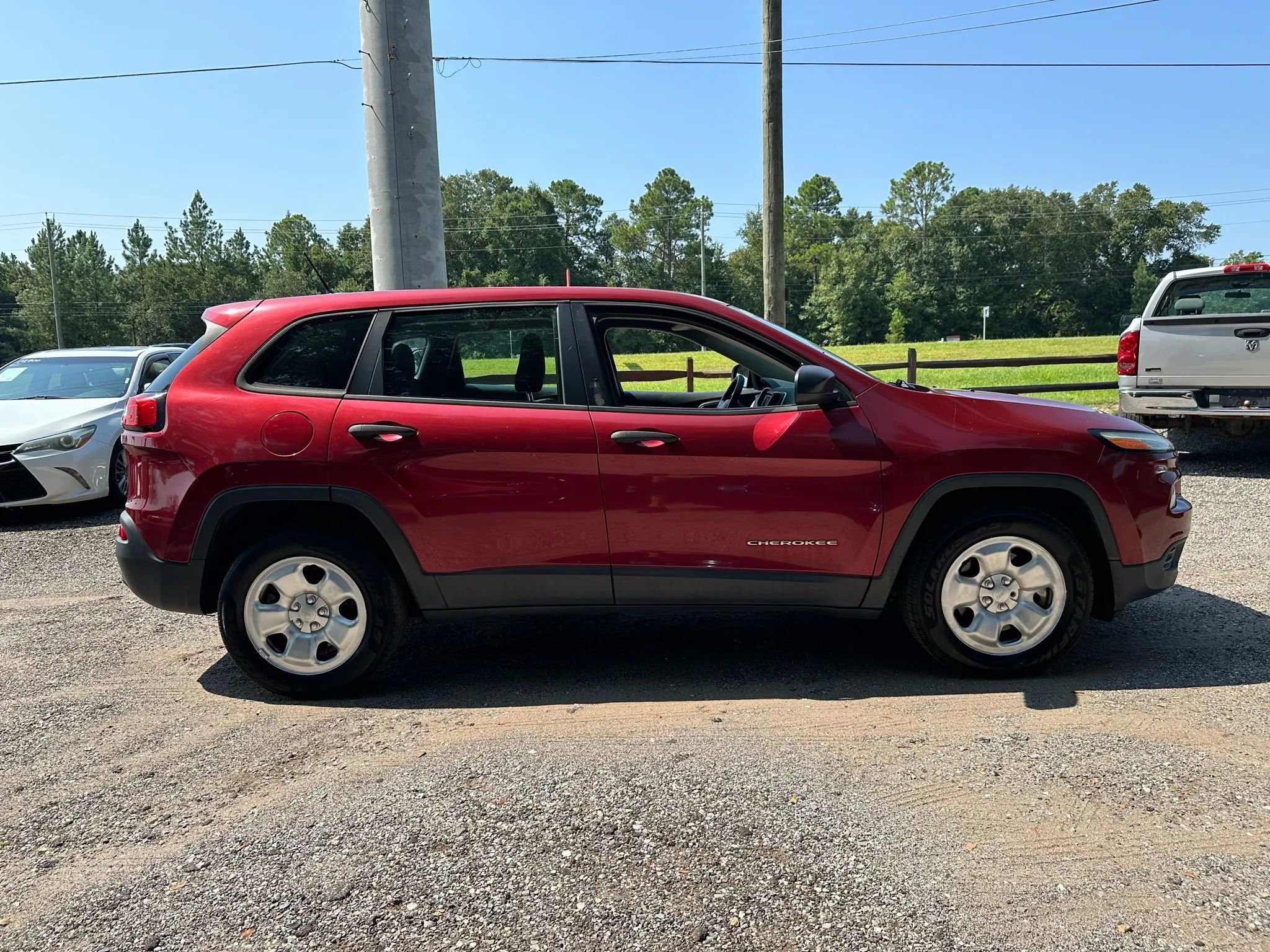 Used 2014 Jeep Cherokee Sport image 4