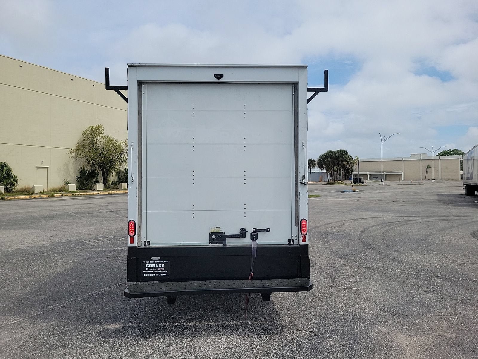 Used 2023 GMC Savana 3500 w/ Power Convenience Package RWD image 7