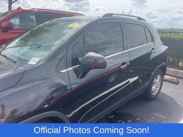Used 2020 Chevrolet Trax LT w/ Sun & Sound Package image 3