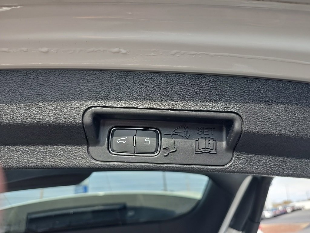 Used 2020 Ford Explorer XLT w/ Equipment Group 202A image 22