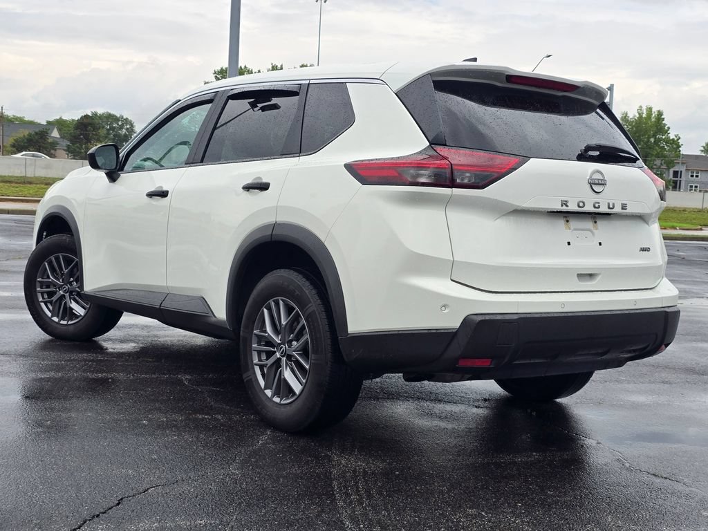 Used 2024 Nissan Rogue S AWD/4WD image 12