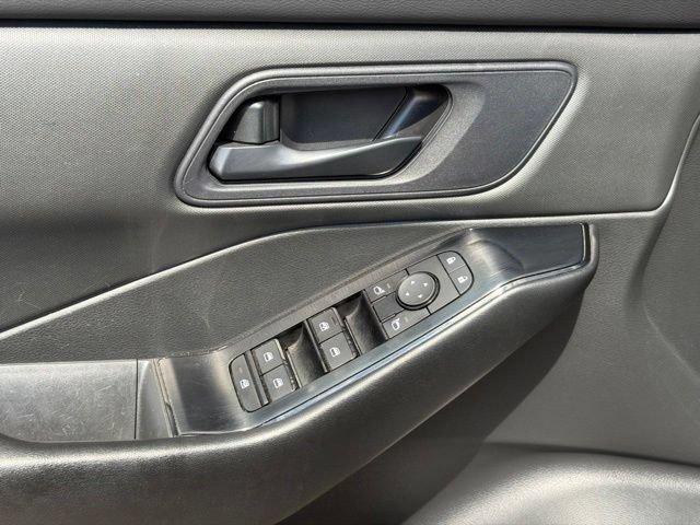 Used 2024 Nissan Rogue S AWD/4WD image 20
