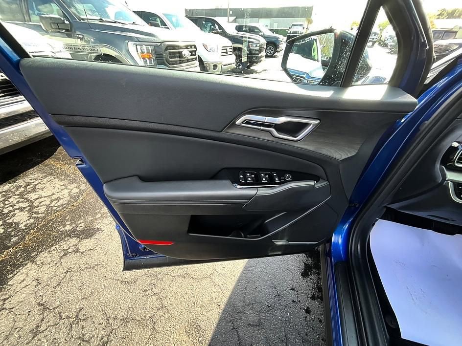 Used 2025 Kia Sportage X-Line w/ Premium Package image 12