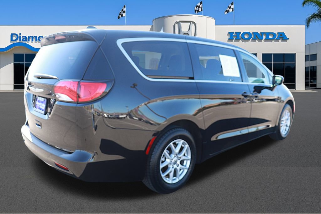 Used 2024 Chrysler Voyager LX image 6