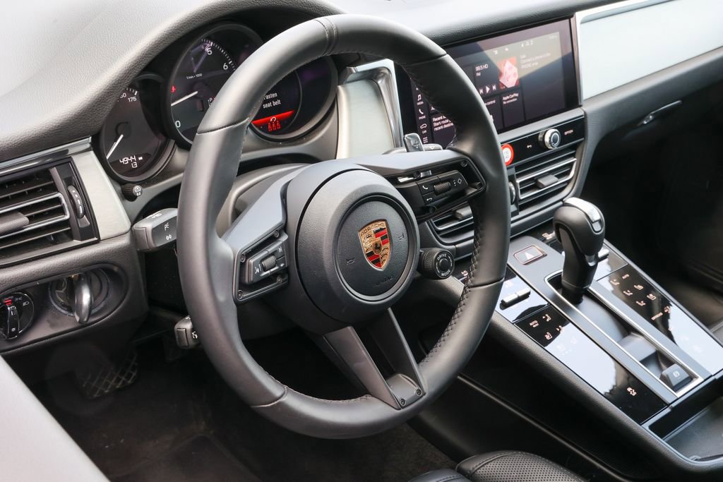 Certified 2026 Porsche Macan AWD/4WD image 41