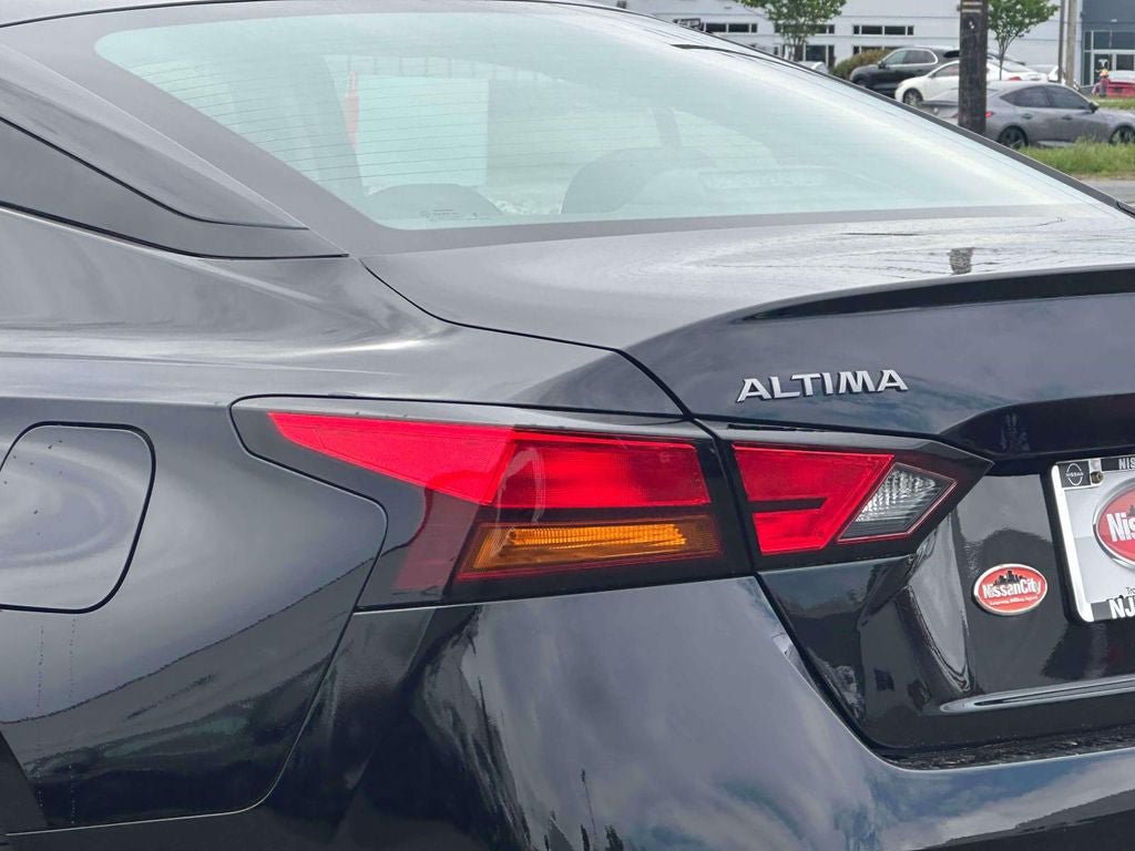 Used 2025 Nissan Altima 2.5 S FWD image 9