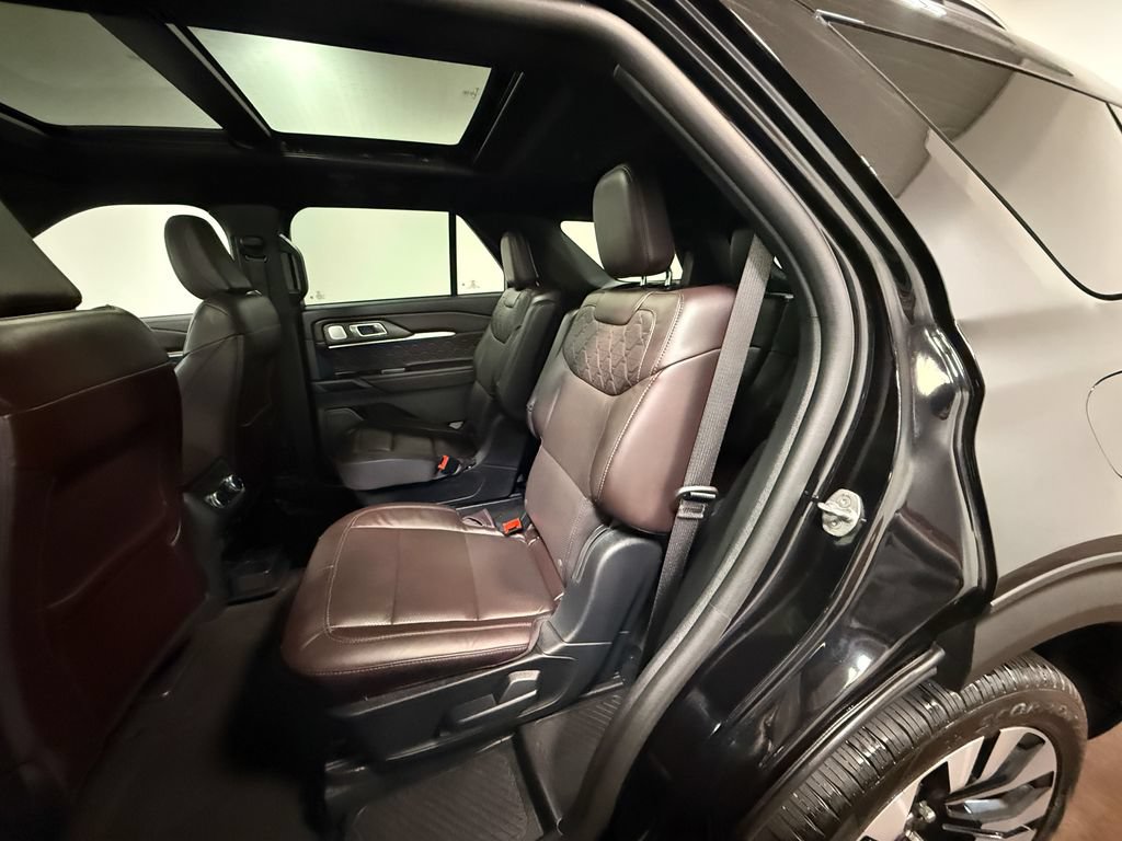 Used 2025 Ford Explorer Platinum w/ LUX Leather Package AWD/4WD image 8
