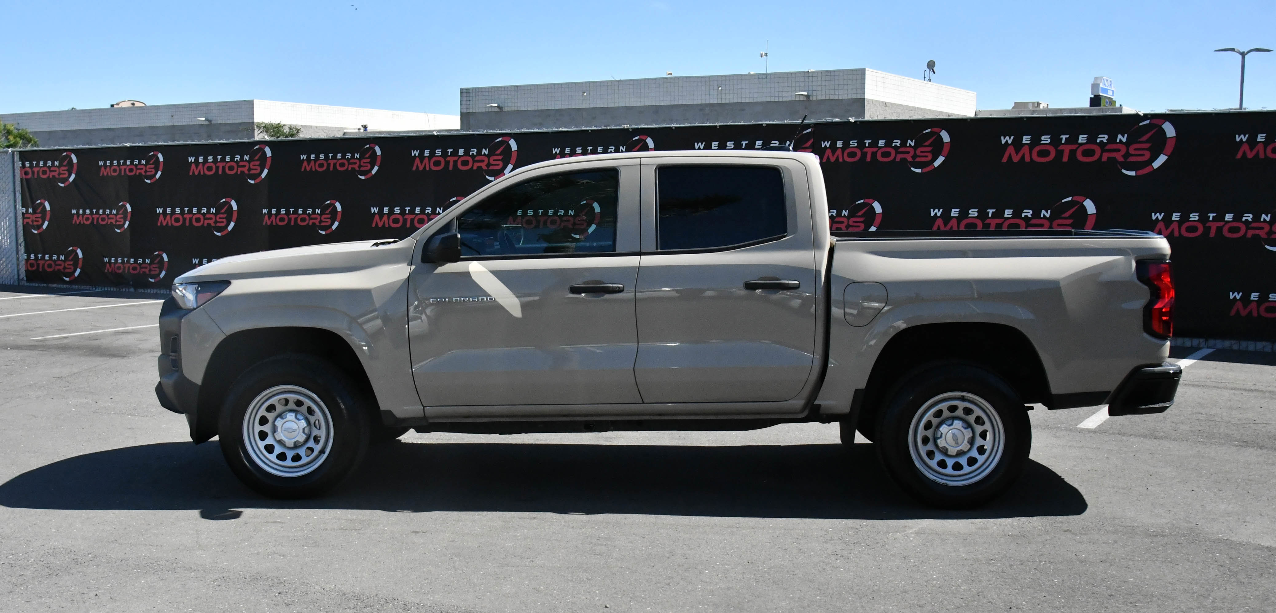 Used 2023 Chevrolet Colorado W/T RWD image 4