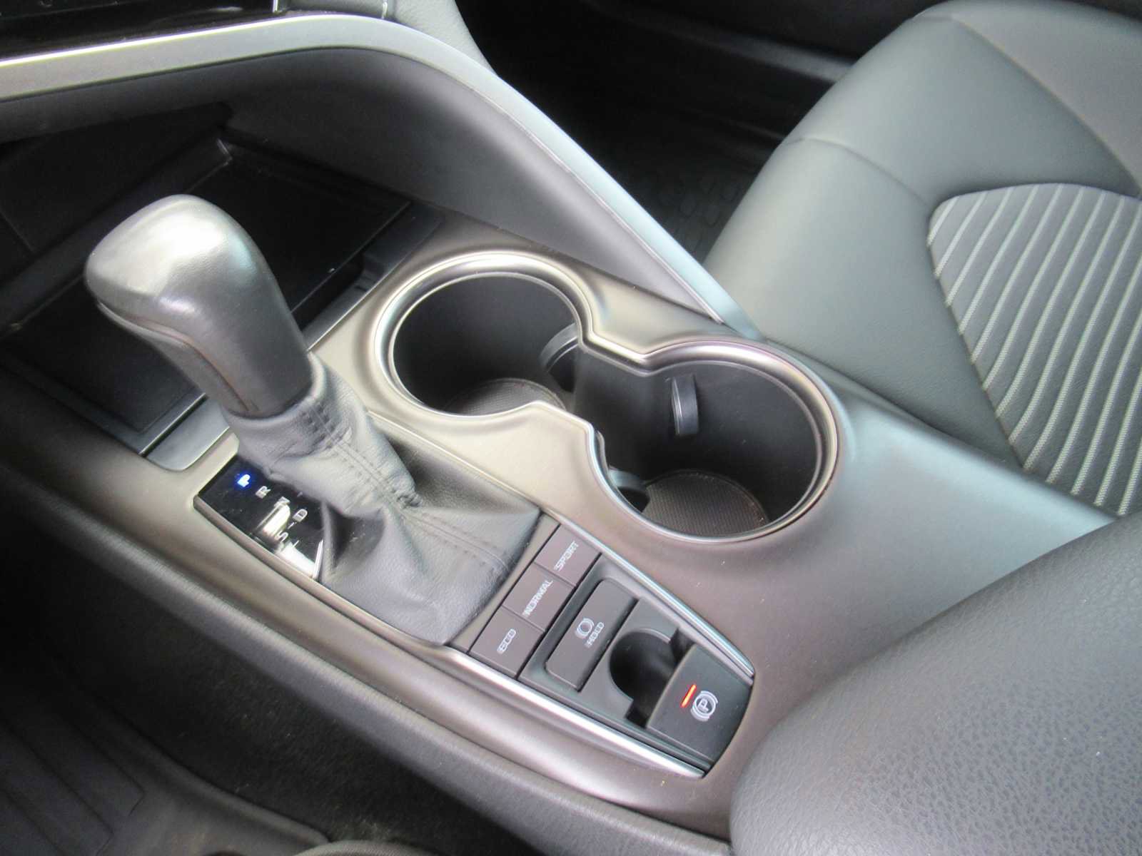 Used 2022 Toyota Camry SE image 33