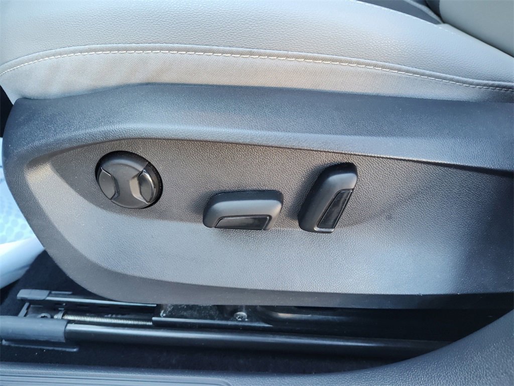 Used 2024 Volkswagen Taos SE image 23