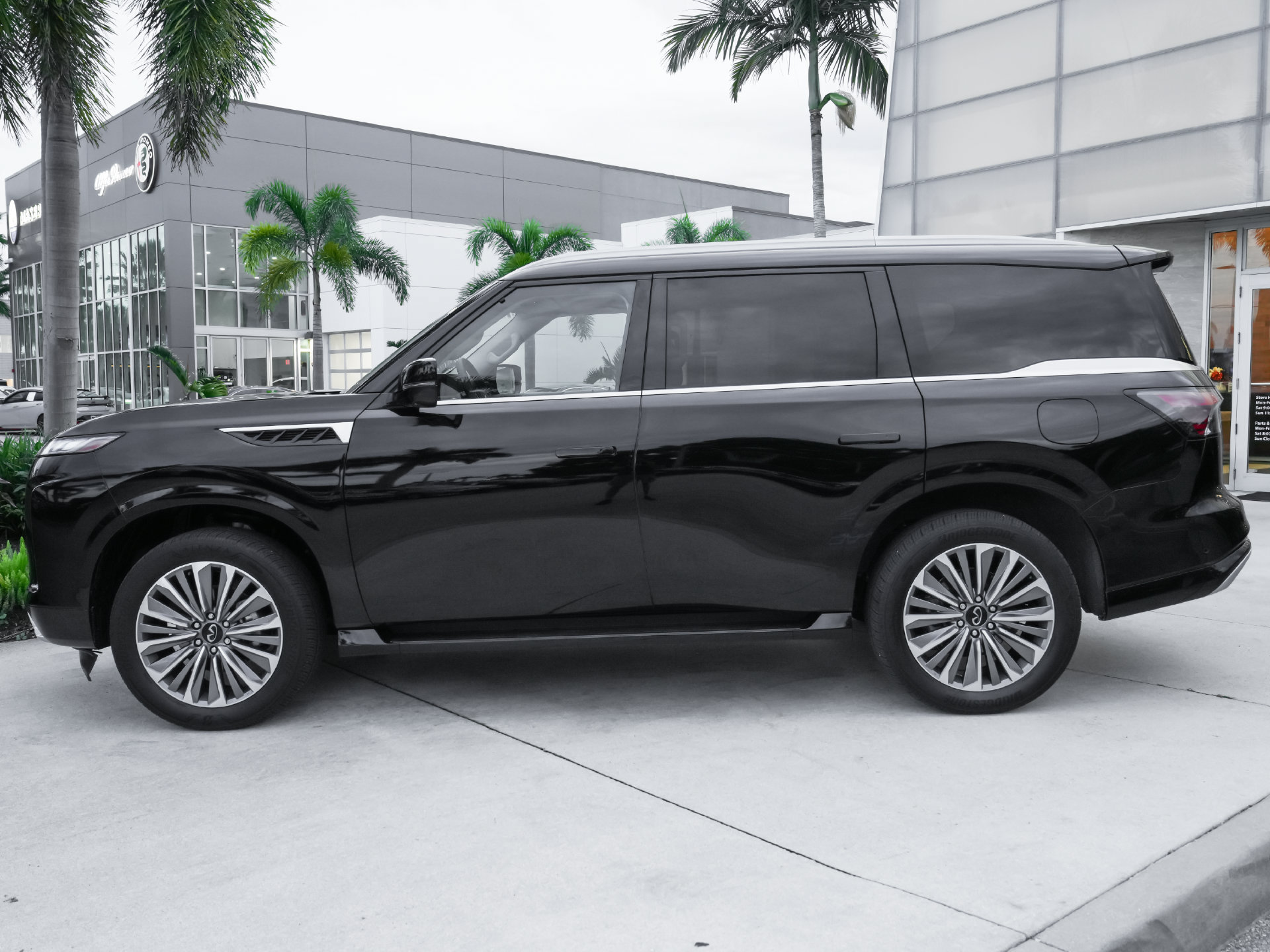 Used 2025 INFINITI QX80 Luxe RWD image 25