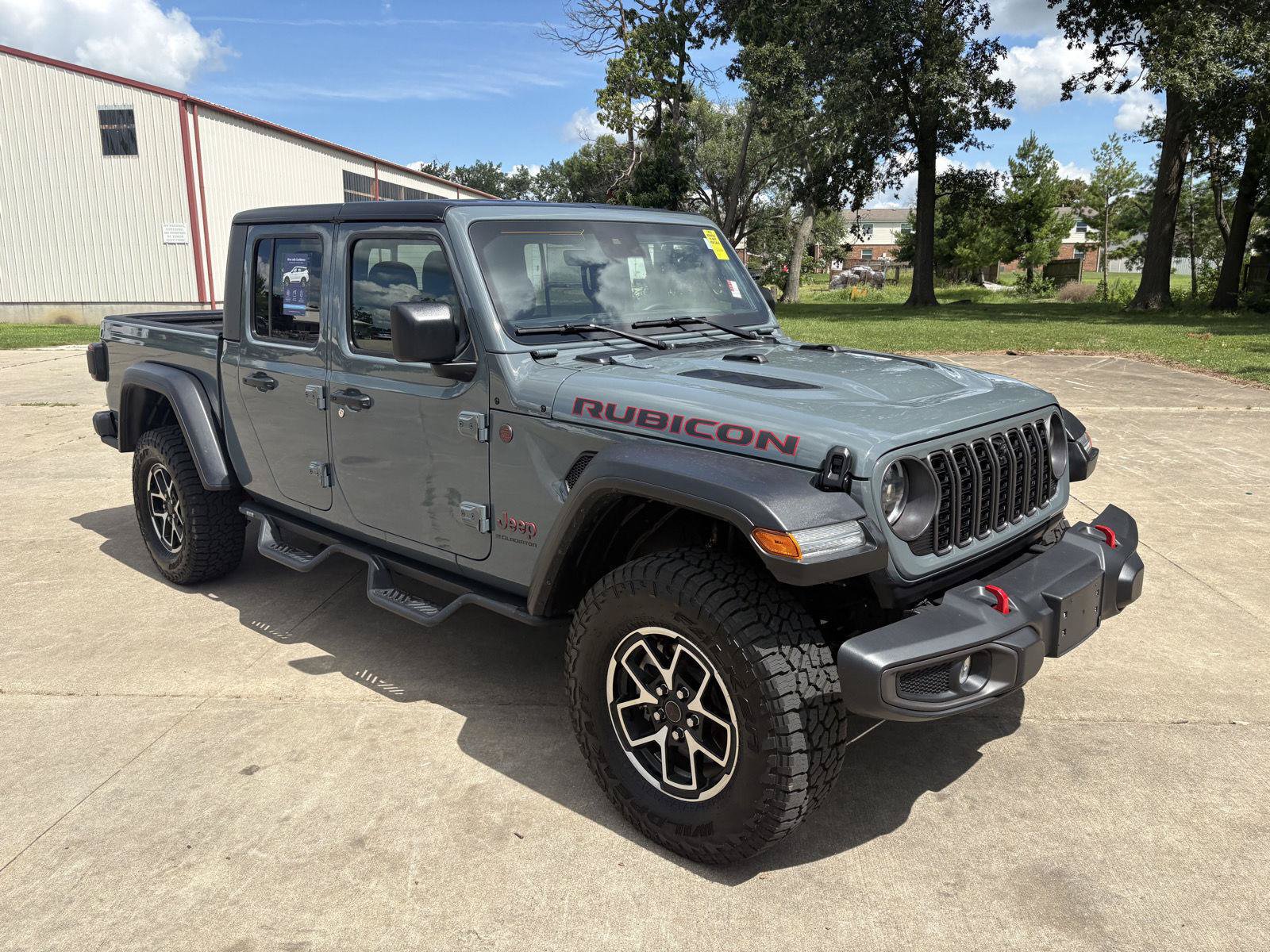 Used 2024 Jeep Gladiator Rubicon w/ Technology Group AWD/4WD image 2