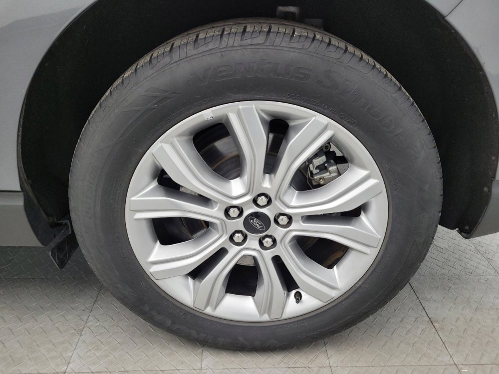 Used 2024 Ford Edge Titanium image 31