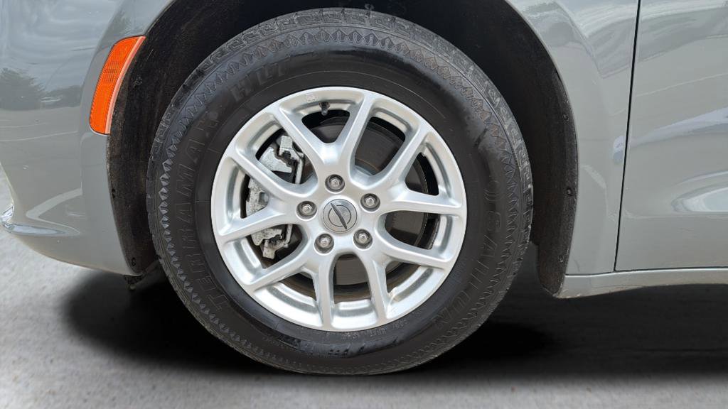 Used 2022 Chrysler Pacifica Touring-L FWD image 23