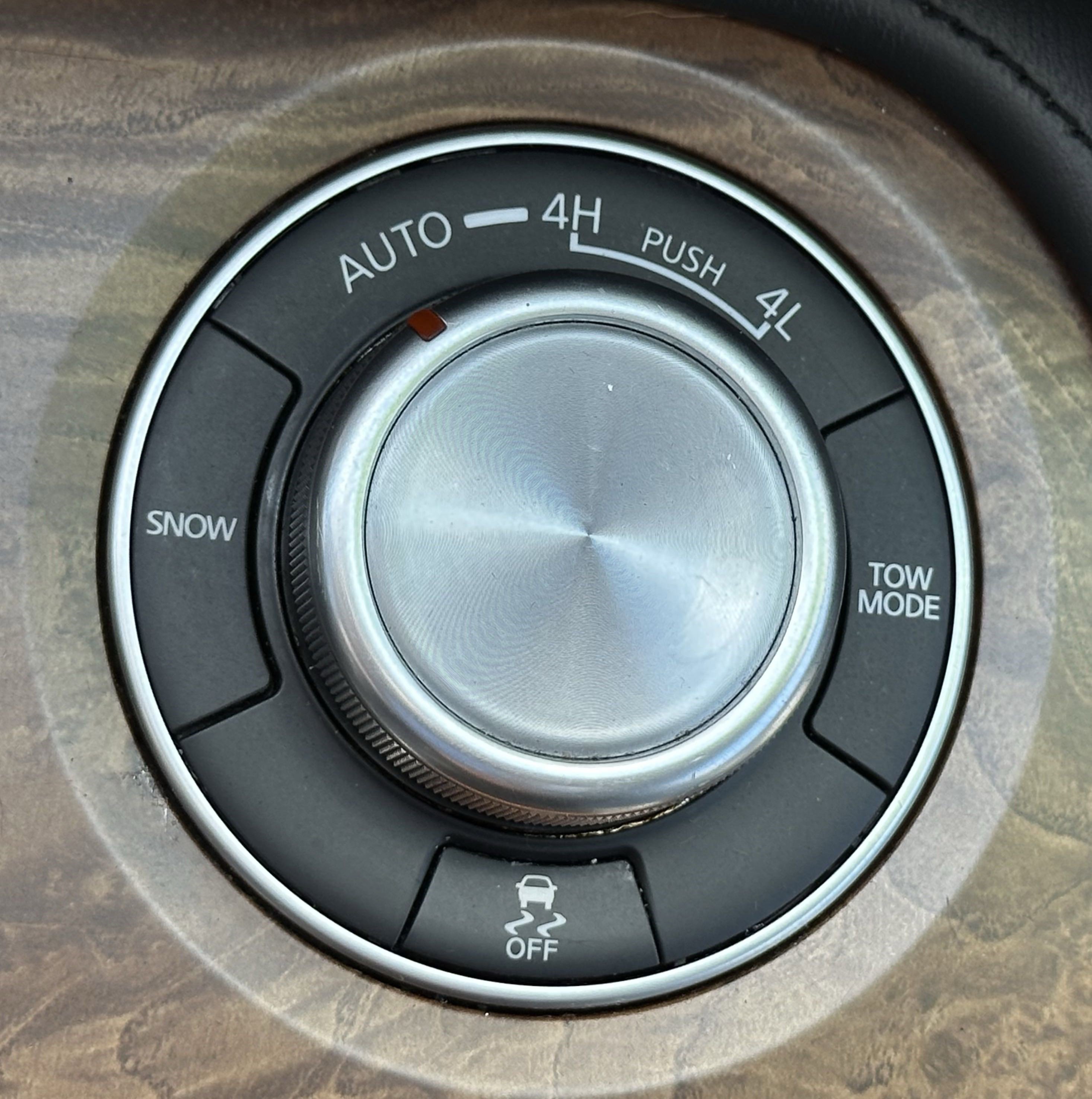 Used 2023 Nissan Armada SL image 32