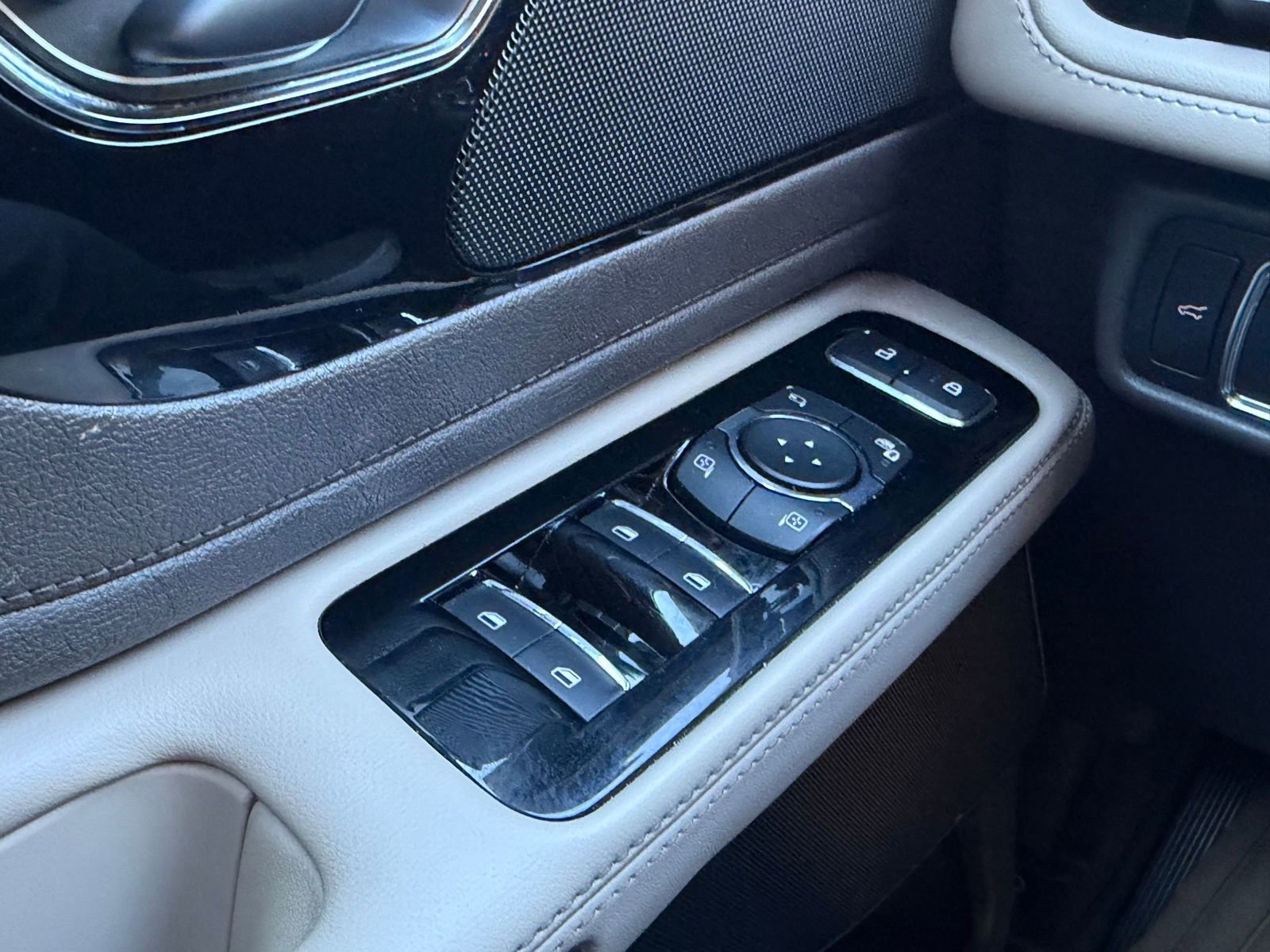 Used 2023 Lincoln Aviator Reserve w/ Equipment Group 201A image 23