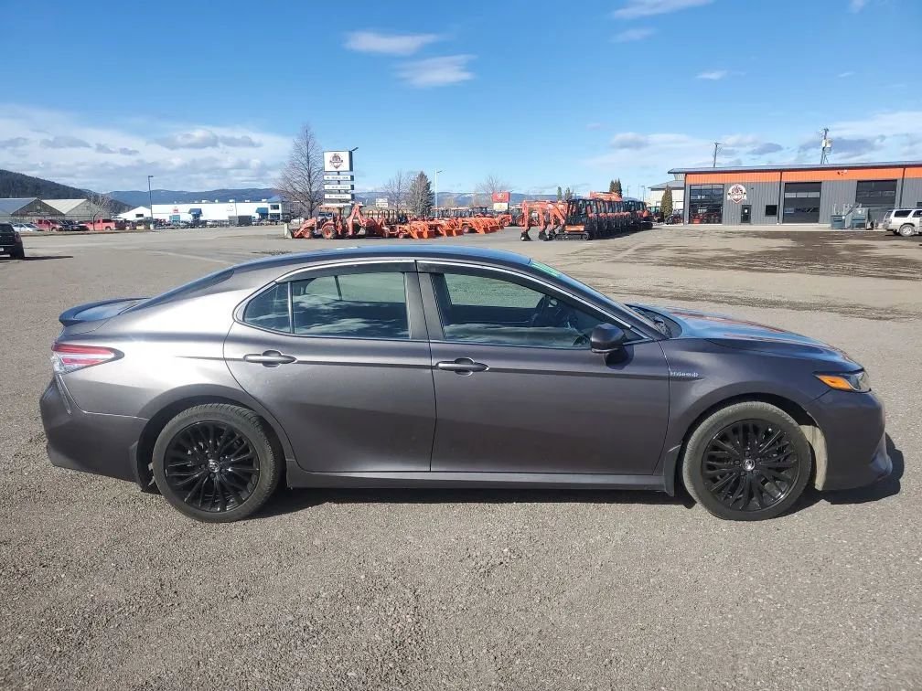 Used 2020 Toyota Camry LE image 5