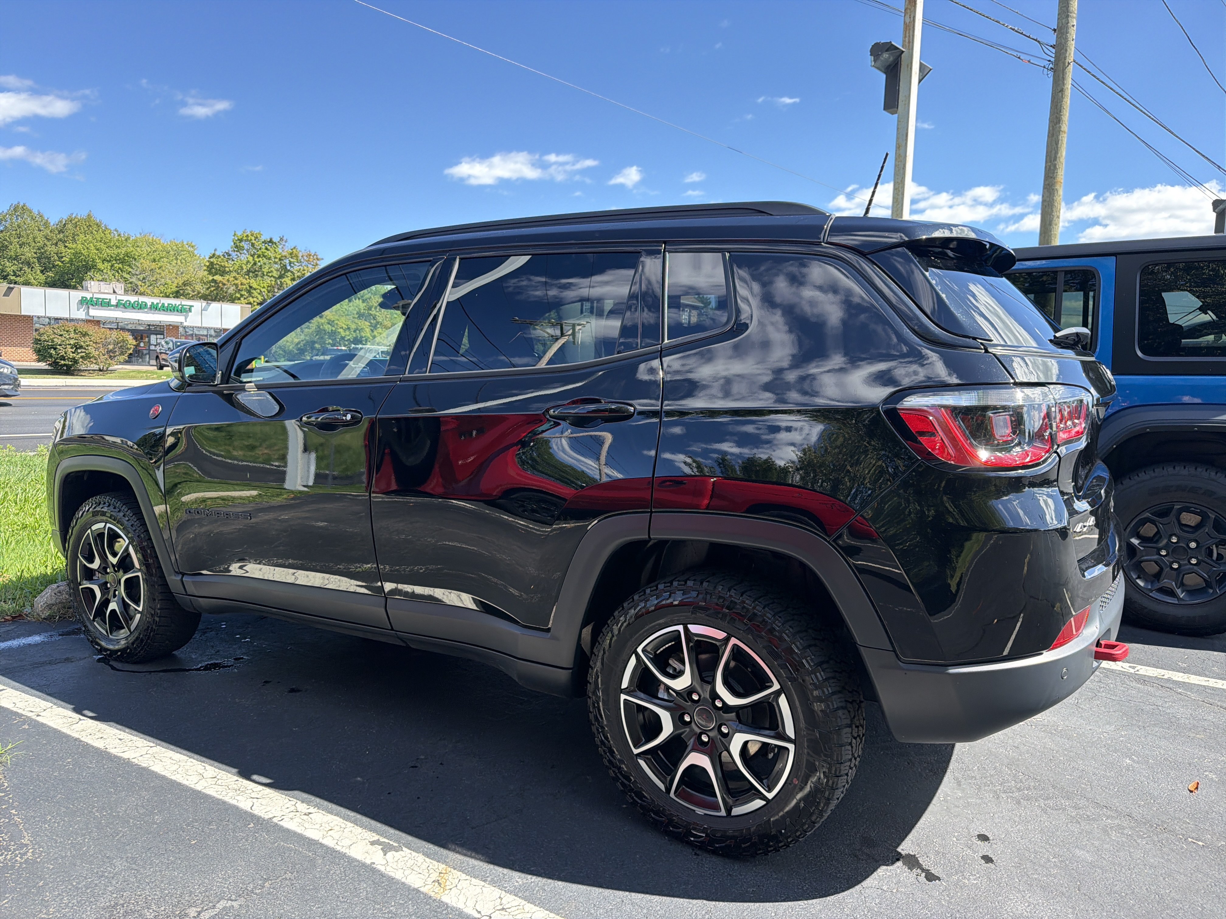 Certified 2025 Jeep Compass Trailhawk w/ Trailhawk Convenience Group AWD/4WD image 4