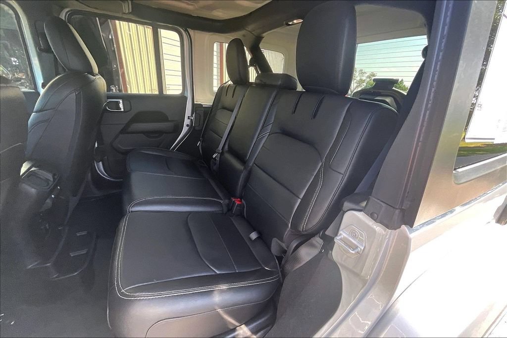 Used 2023 Jeep Wrangler Unlimited Sahara AWD/4WD image 26