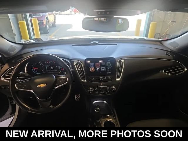 Used 2017 Chevrolet Malibu LT FWD image 9