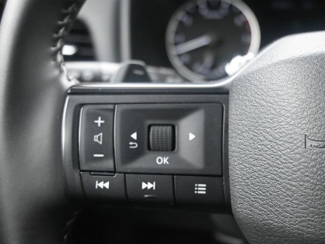 Used 2025 Nissan Rogue SV AWD/4WD image 12