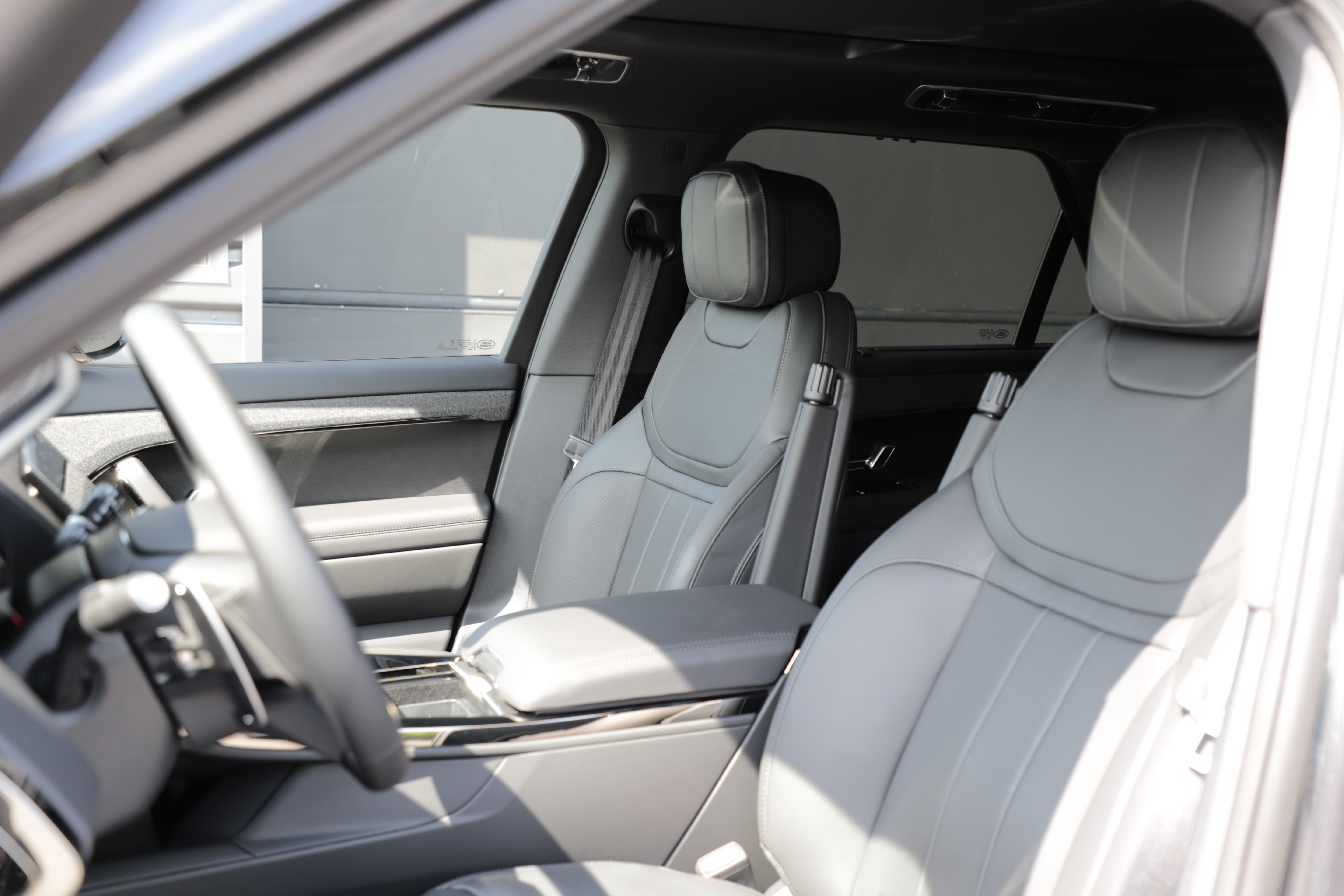 New 2026 Land Rover Range Rover Sport SE AWD/4WD image 17
