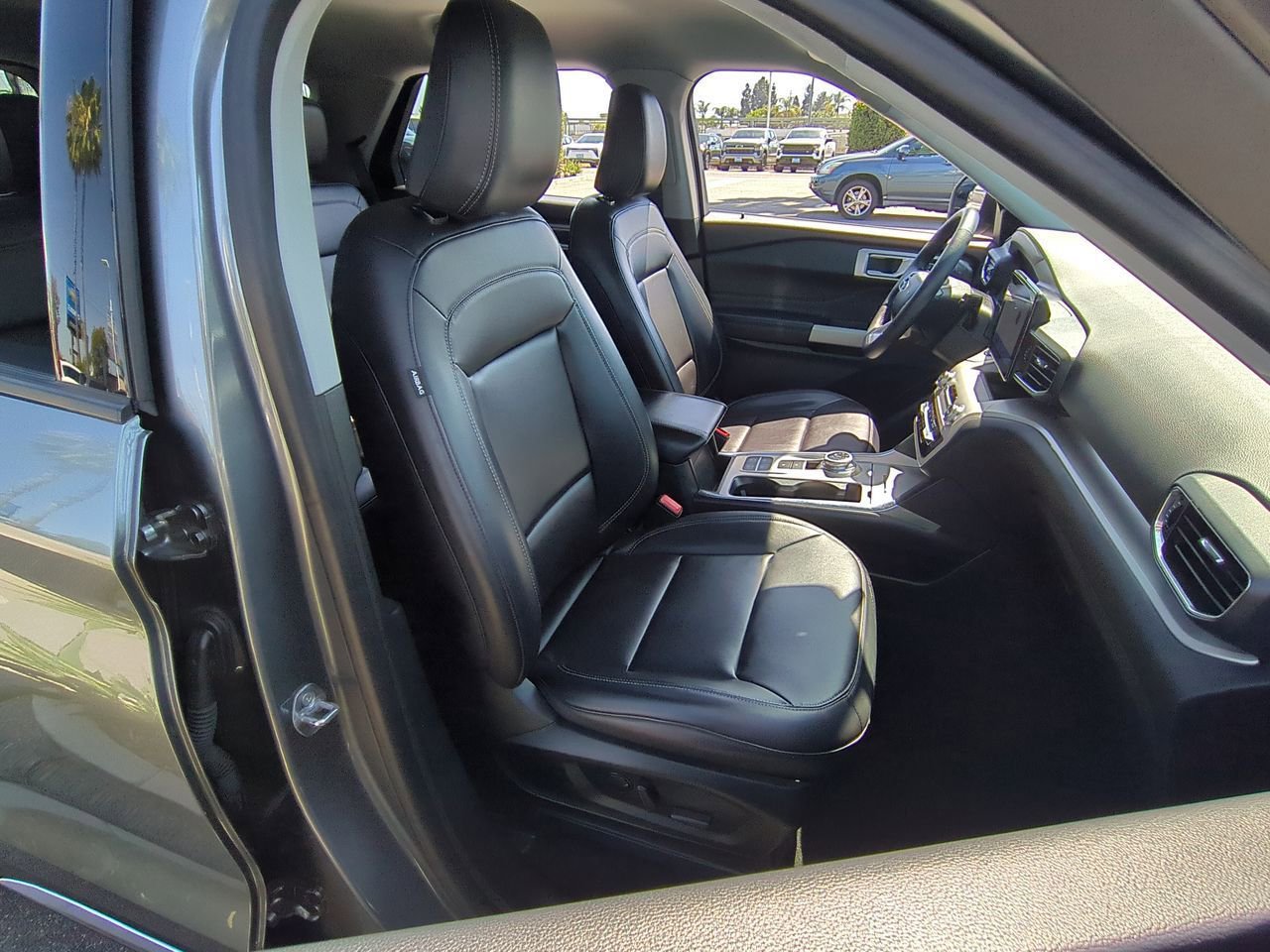 Used 2024 Ford Explorer XLT w/ Equipment Group 202A RWD image 26