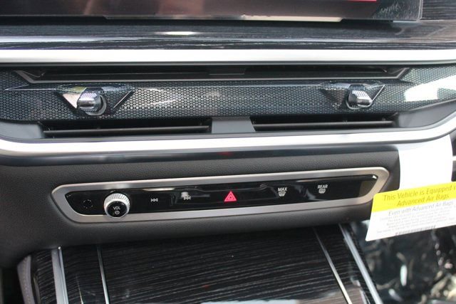 Used 2025 BMW X7 xDrive40i w/ M Sport Package image 17