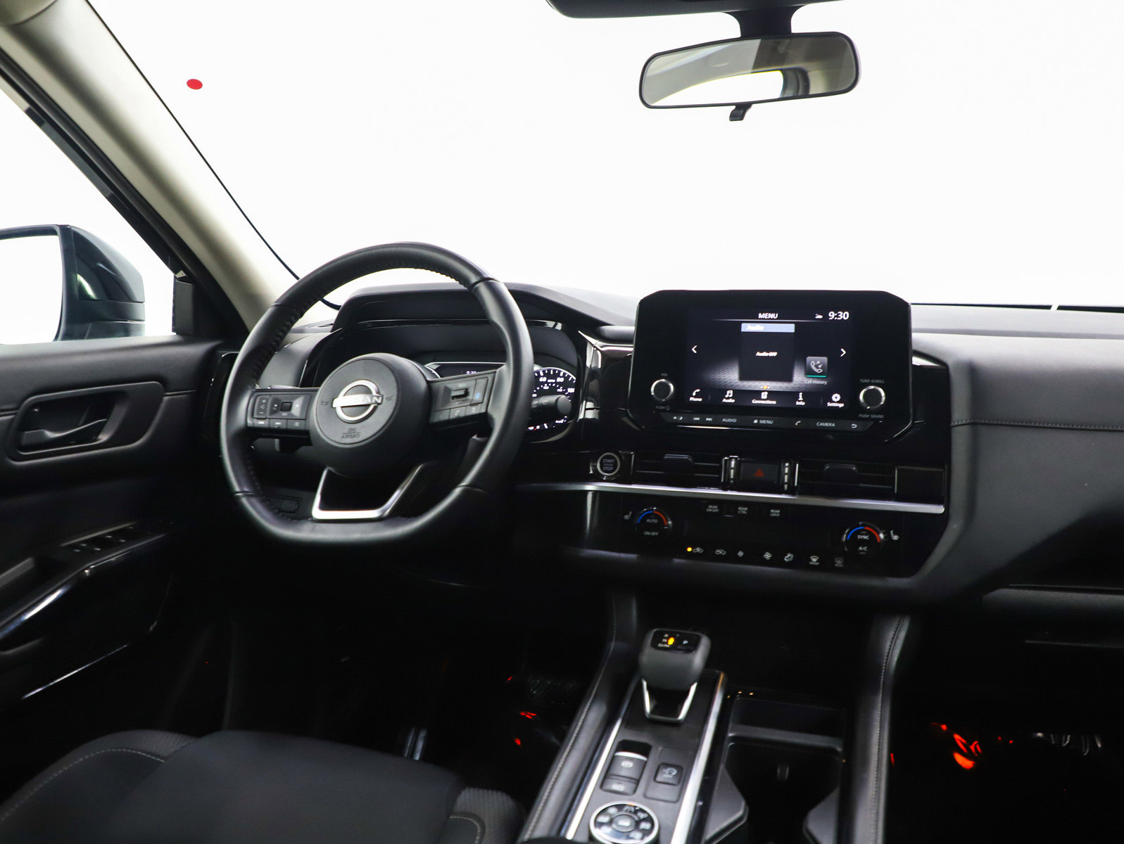 Used 2024 Nissan Pathfinder SV image 14