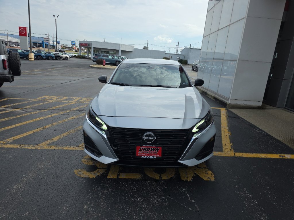 Used 2024 Nissan Altima 2.5 S FWD image 9