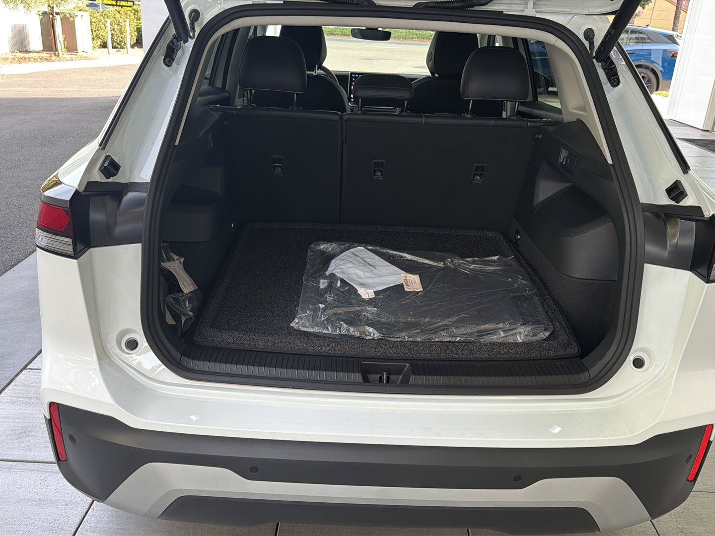 Certified 2026 Volkswagen Tiguan SE w/ Panoramic Sunroof Package FWD image 13
