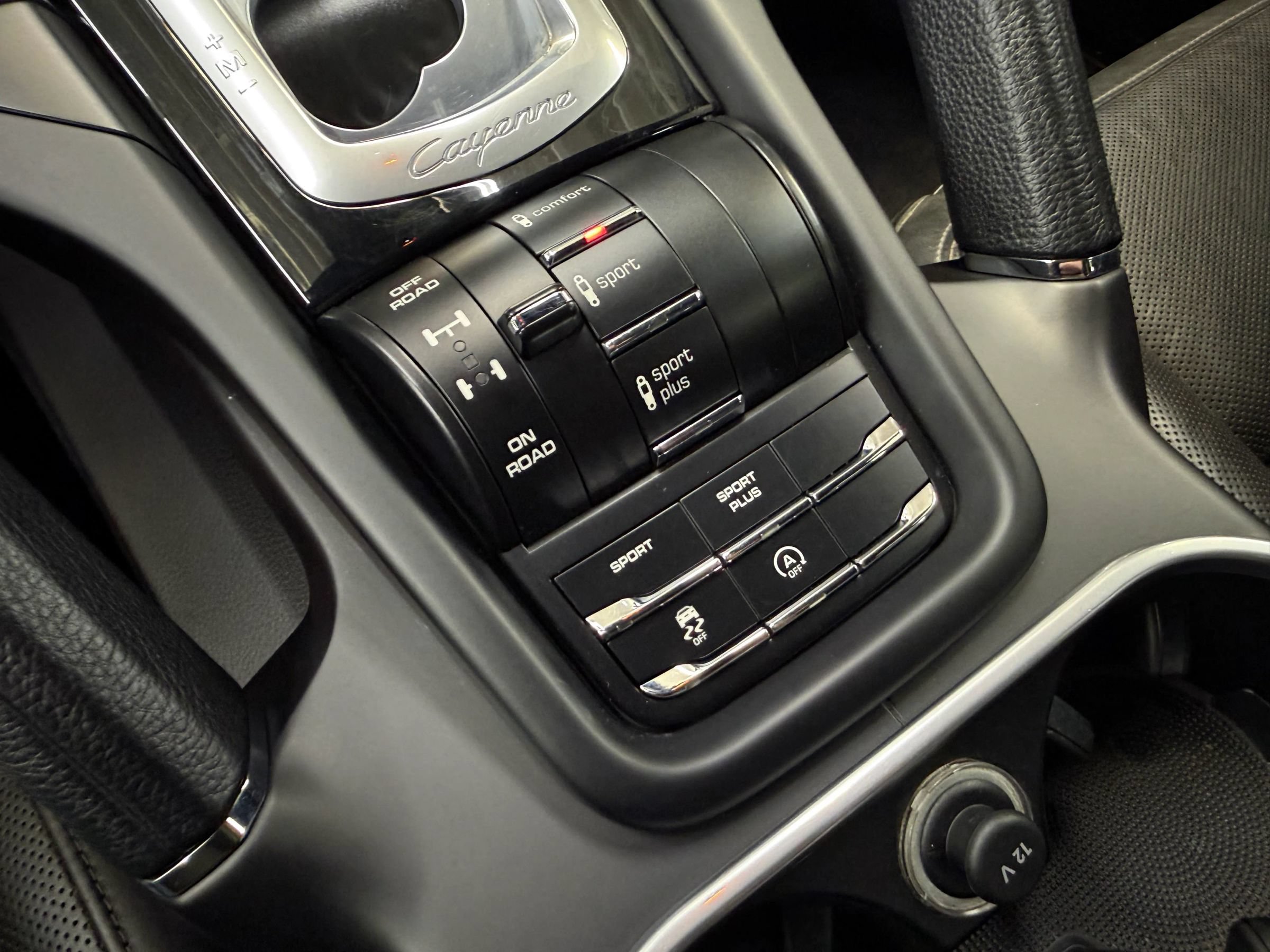 Used 2016 Porsche Cayenne S AWD/4WD image 18