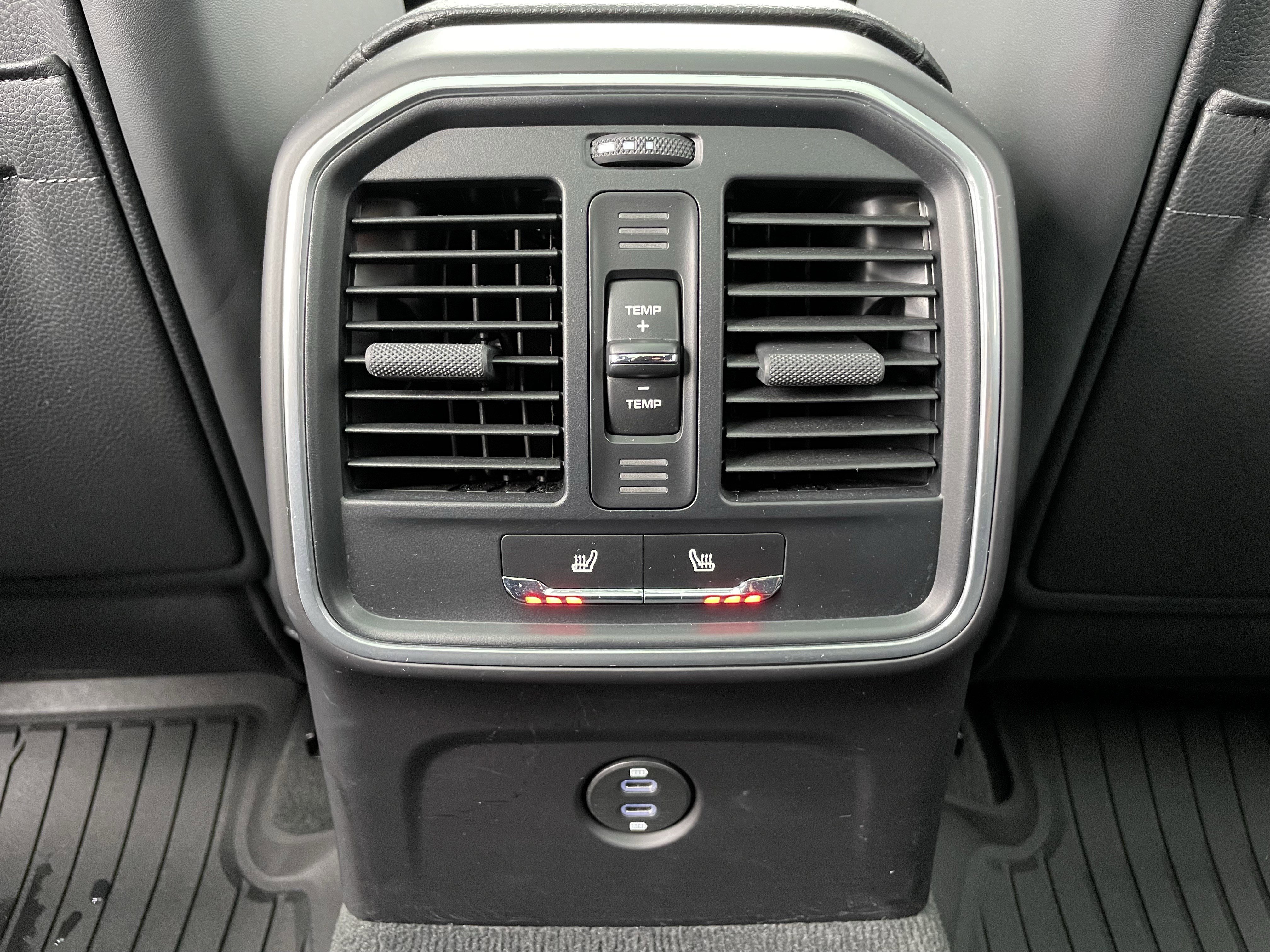 Used 2022 Porsche Macan image 26