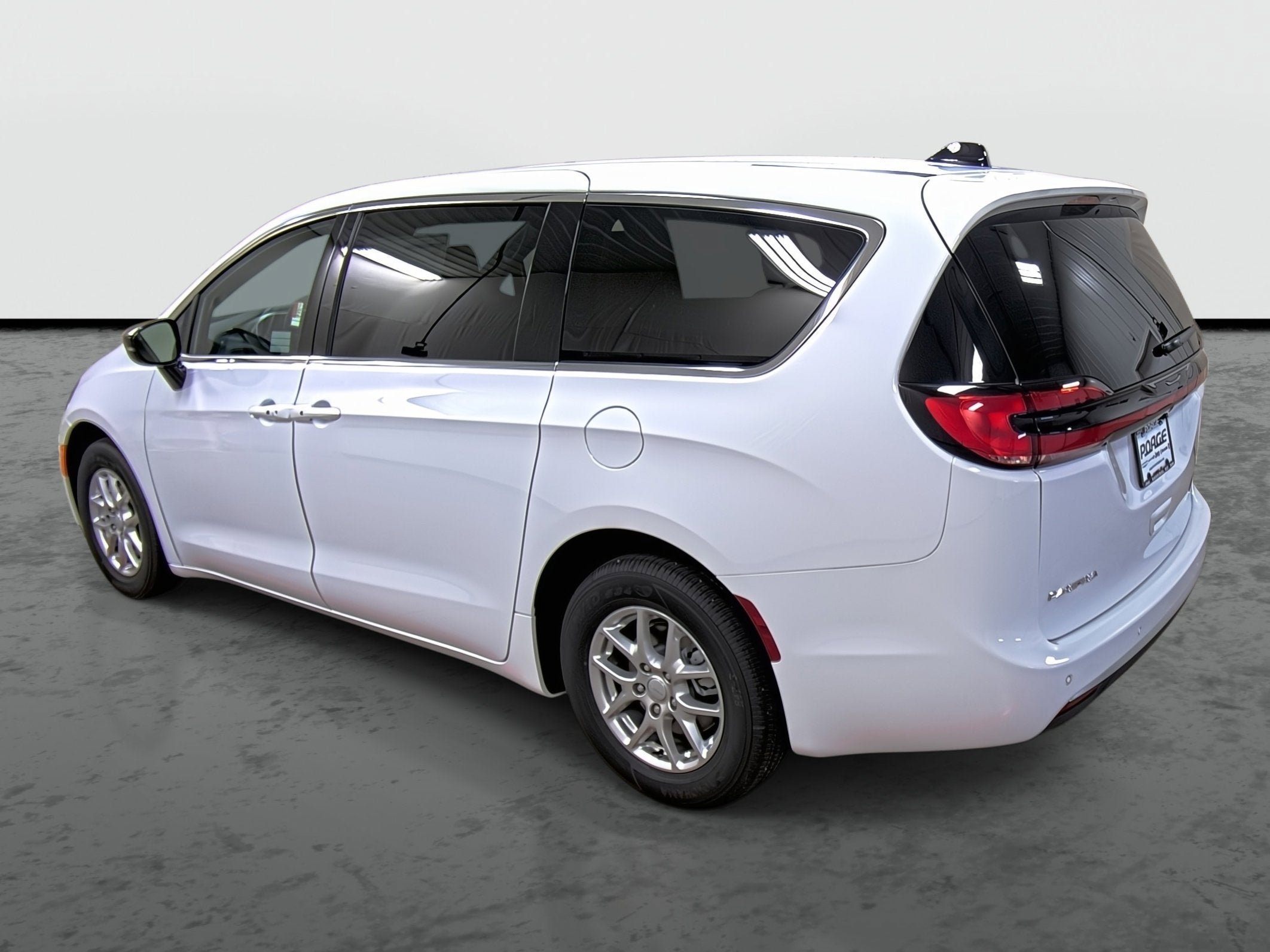 New 2027 Chrysler Pacifica Select FWD image 2