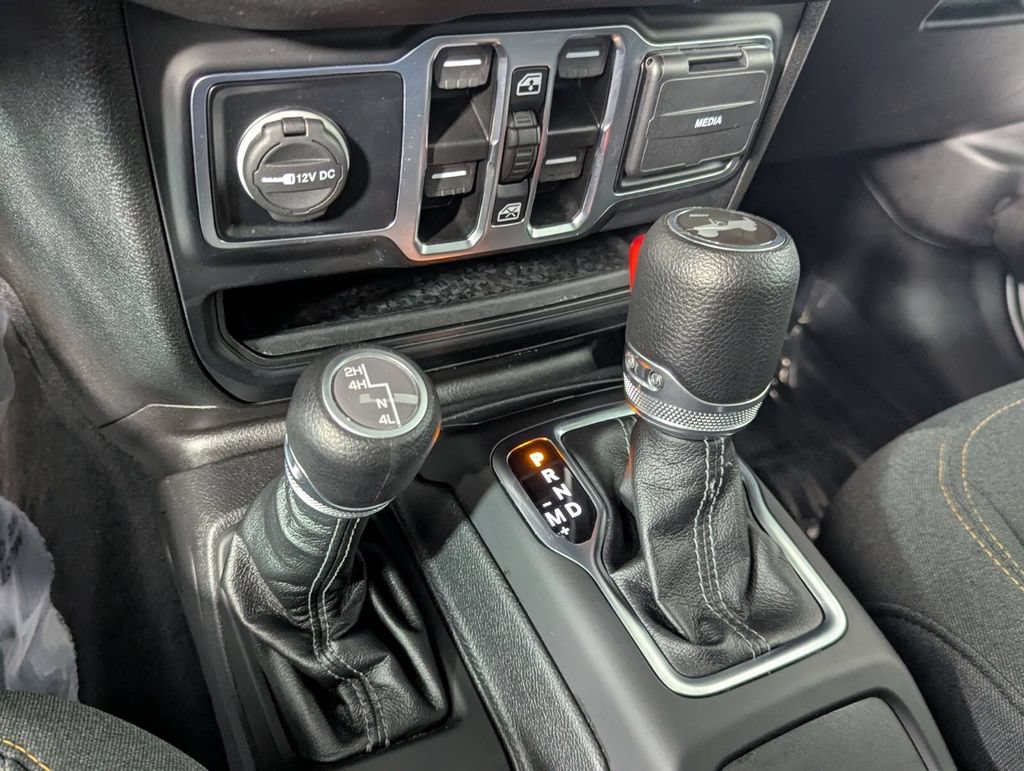 Used 2025 Jeep Wrangler Unlimited Sport AWD/4WD image 21