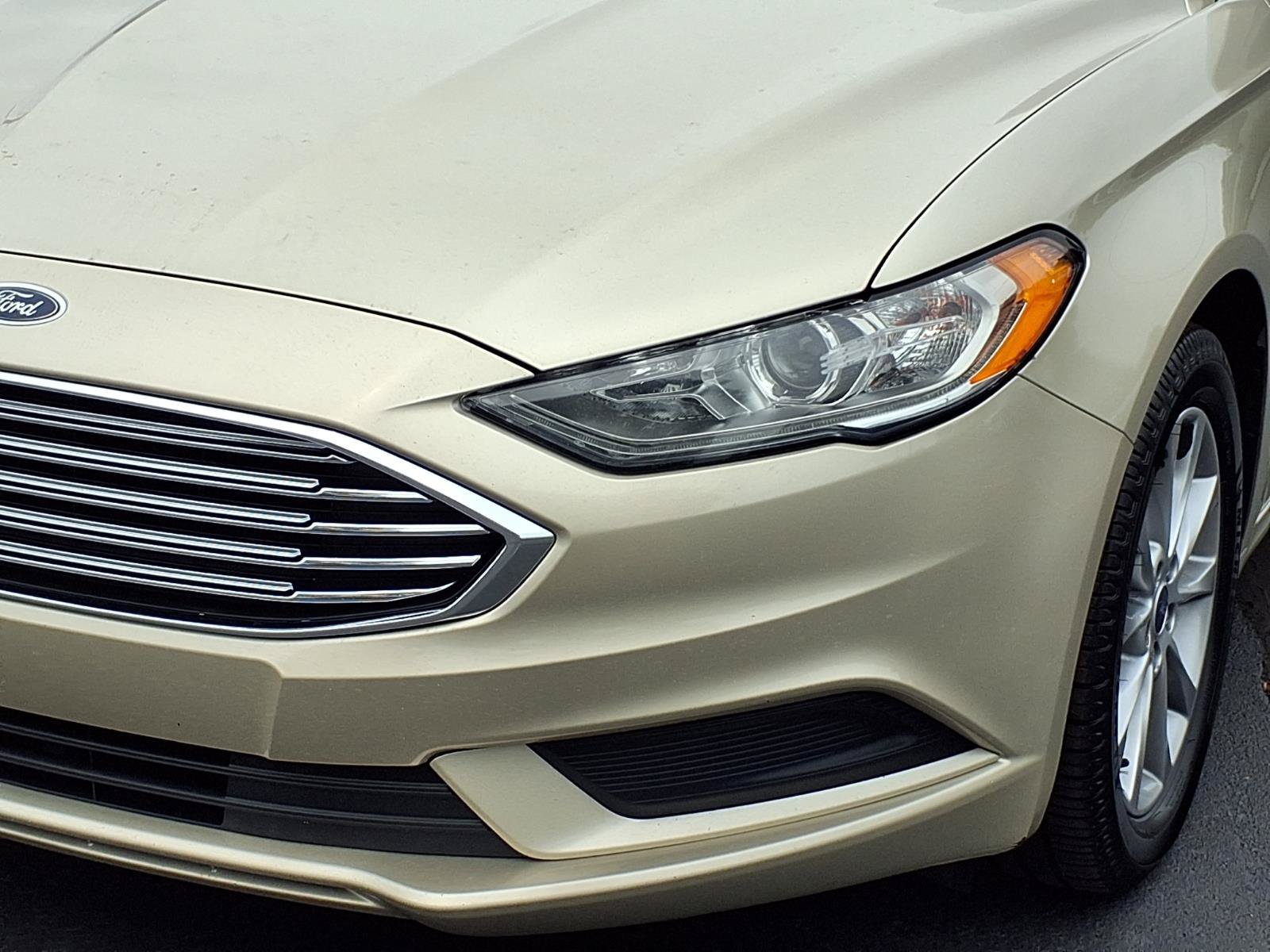 Used 2017 Ford Fusion SE w/ Fusion SE Technology Package FWD image 28