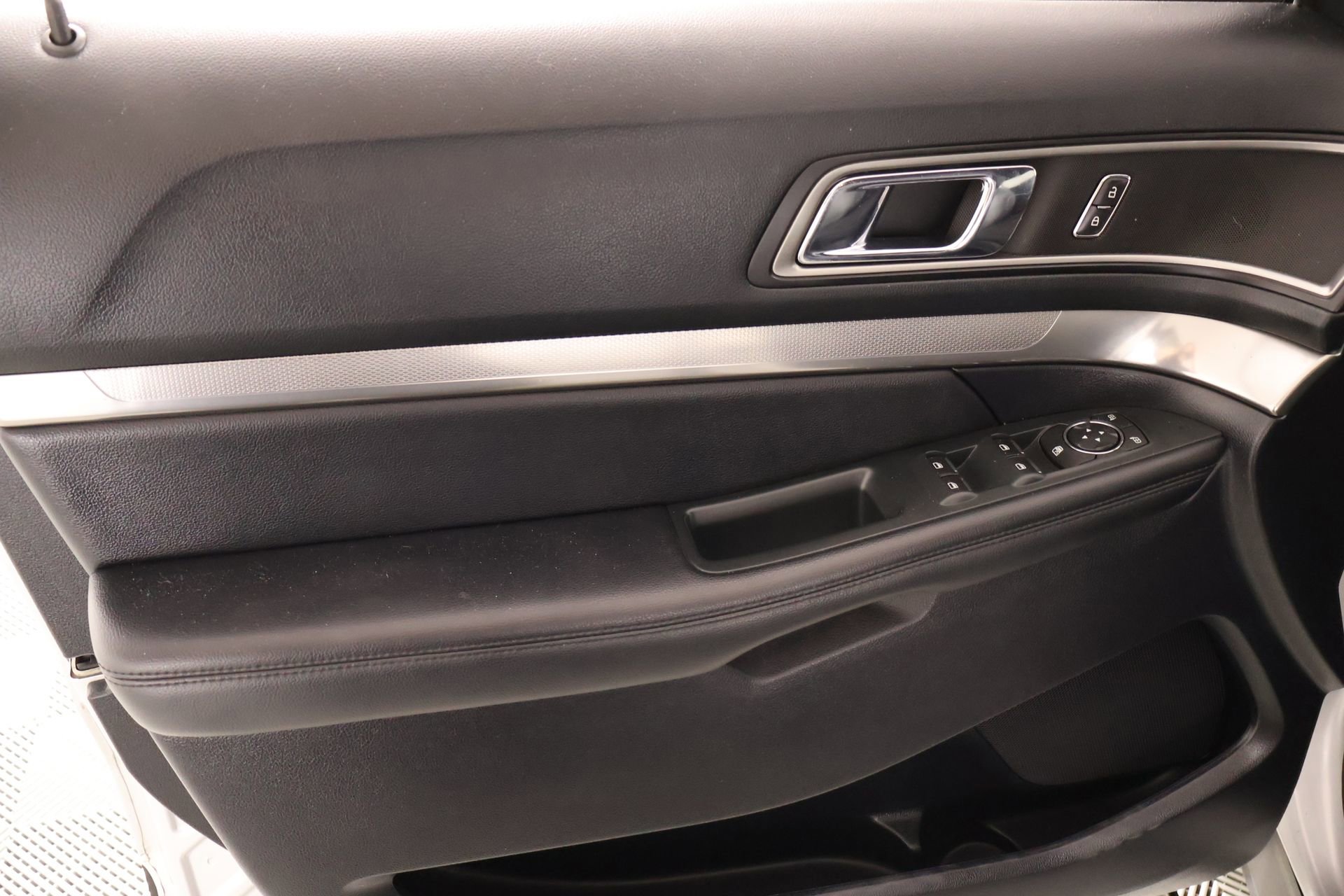 Used 2019 Ford Explorer XLT FWD image 14